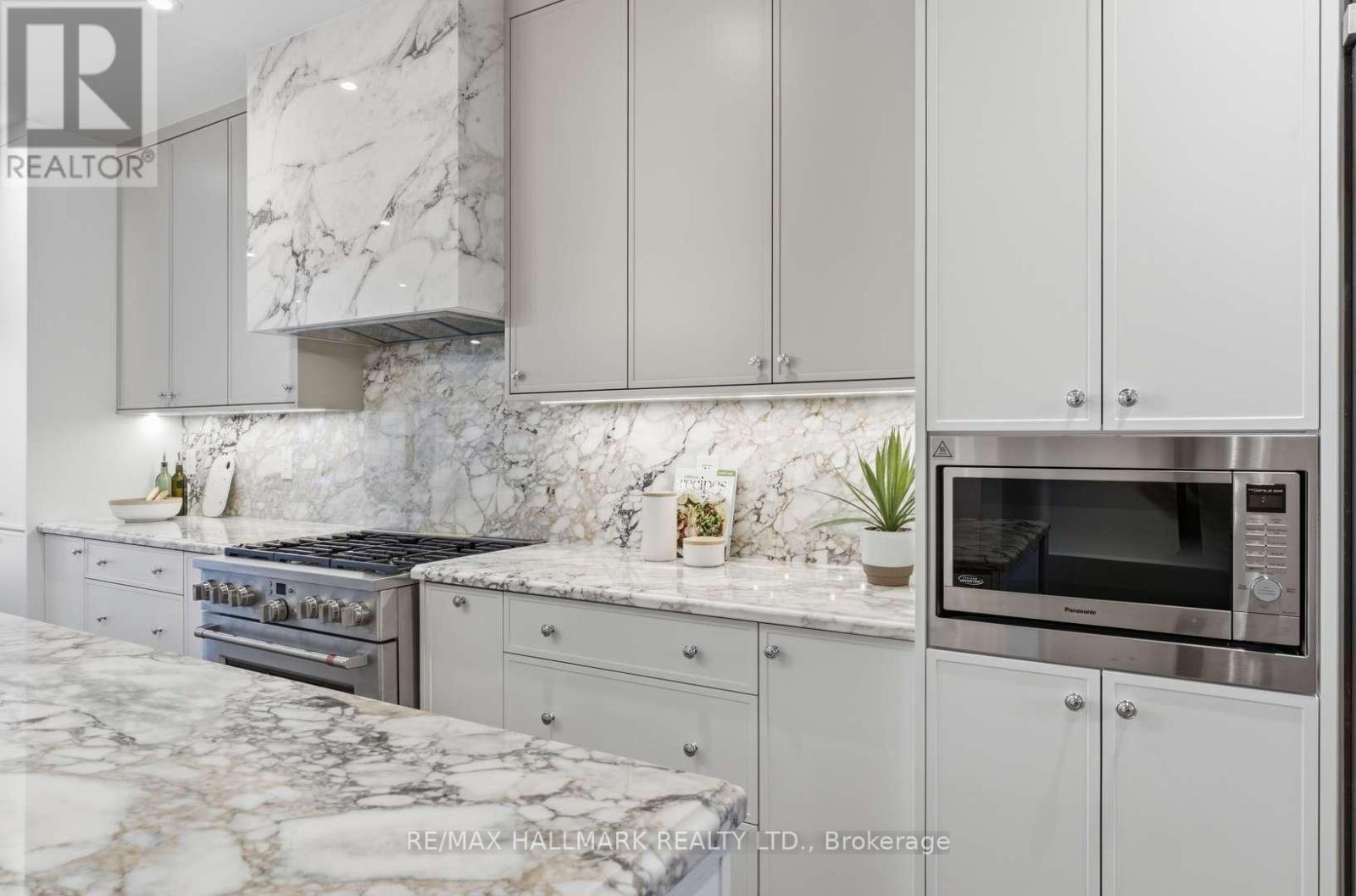 90 Garden Avenue, Toronto, Ontario  M6R 1H7 - Photo 9 - W12829326