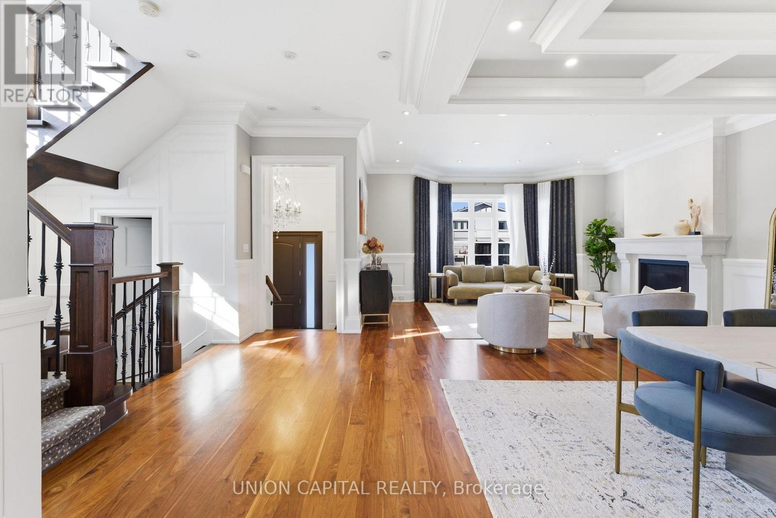 87 Mcgillivray Avenue, Toronto (Bedford Park-Nortown), Ontario  M5M 2Y5 - Photo 3 - C12838476