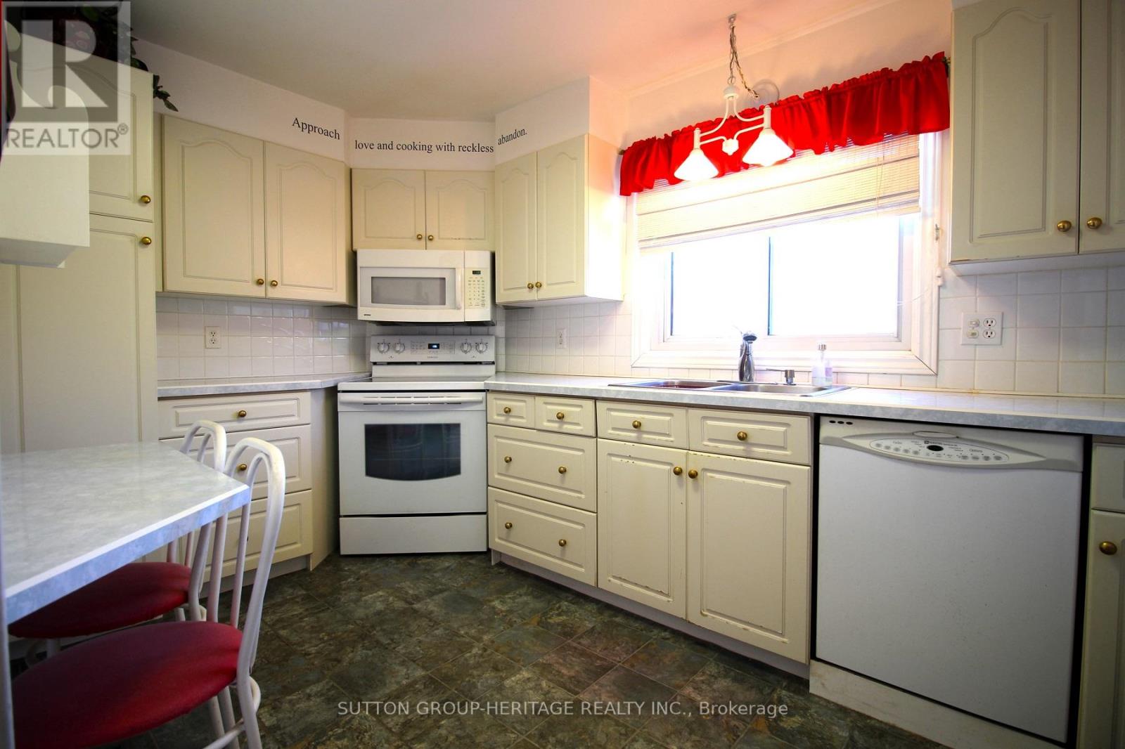 106 Kings Crescent, Ajax, Ontario  L1S 2M7 - Photo 10 - E12838466