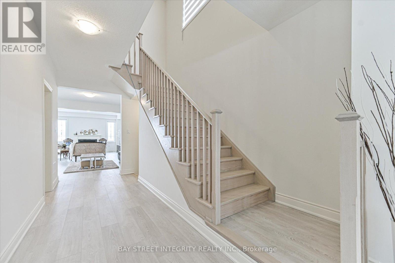 1452 Wheatcroft Drive, Oshawa, Ontario  L1L 0W5 - Photo 5 - E12838566