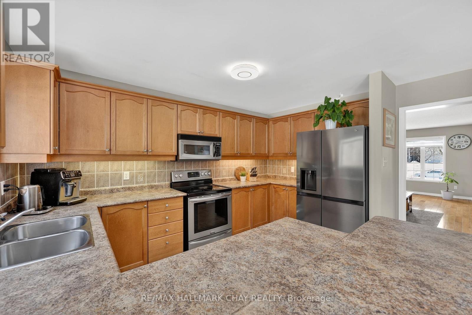 87 Truax Crescent, Essa, Ontario  L3W 0C1 - Photo 5 - N12838478