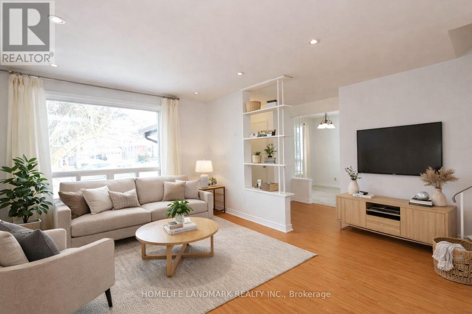 22 KNOWLES CRESCENT, Aurora, Ontario