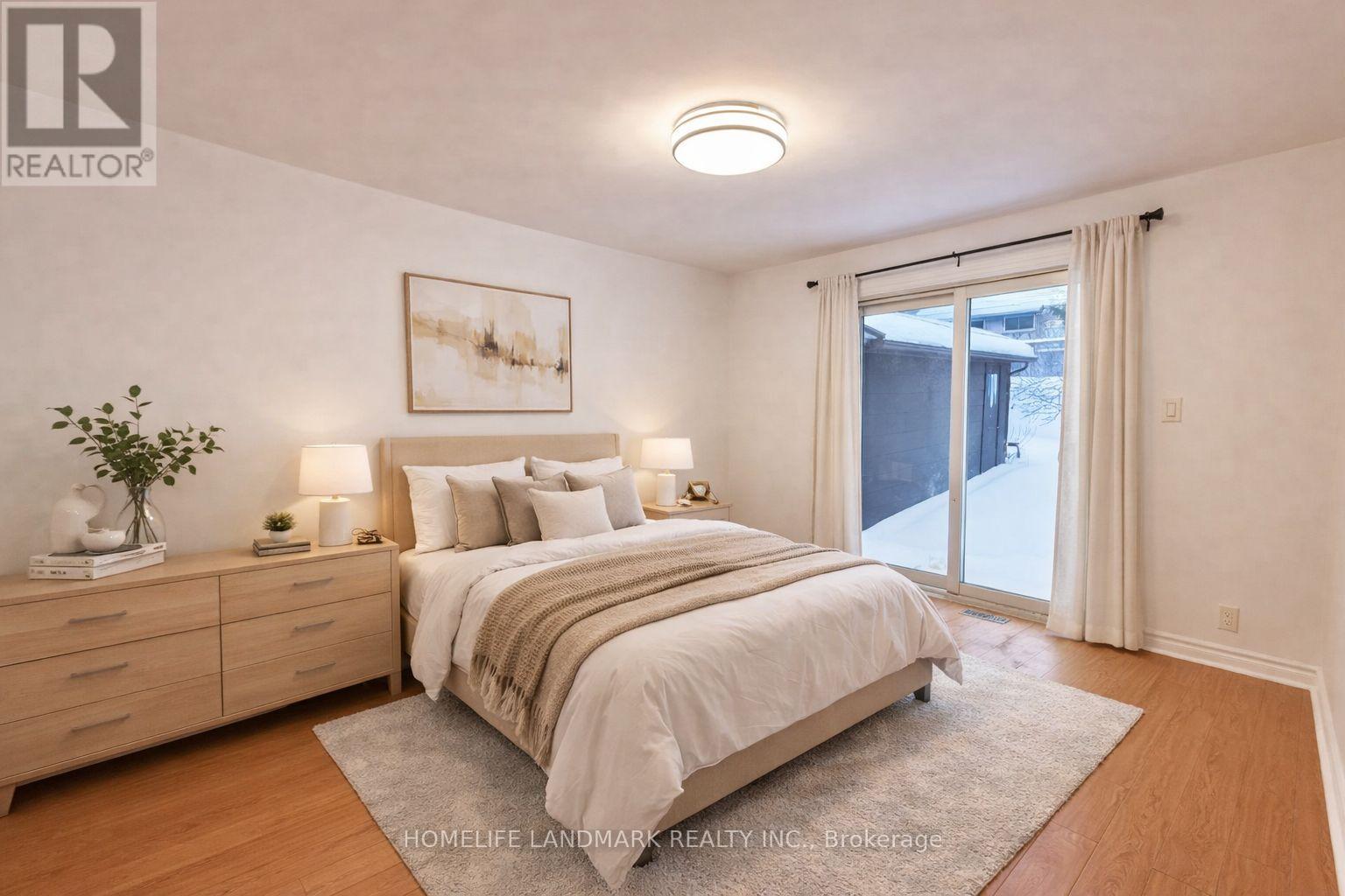 22 Knowles Crescent, Aurora, Ontario  L4G 1Z7 - Photo 2 - N12838500