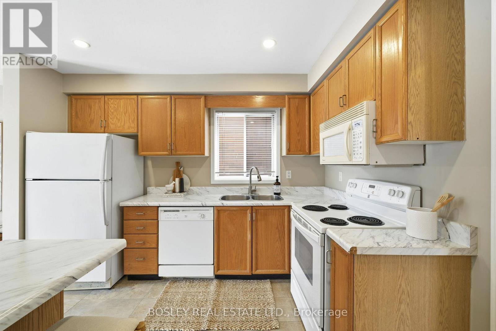 41 Dunsmore Crescent, Richmond Hill, Ontario  L4C 0C5 - Photo 10 - N12838540