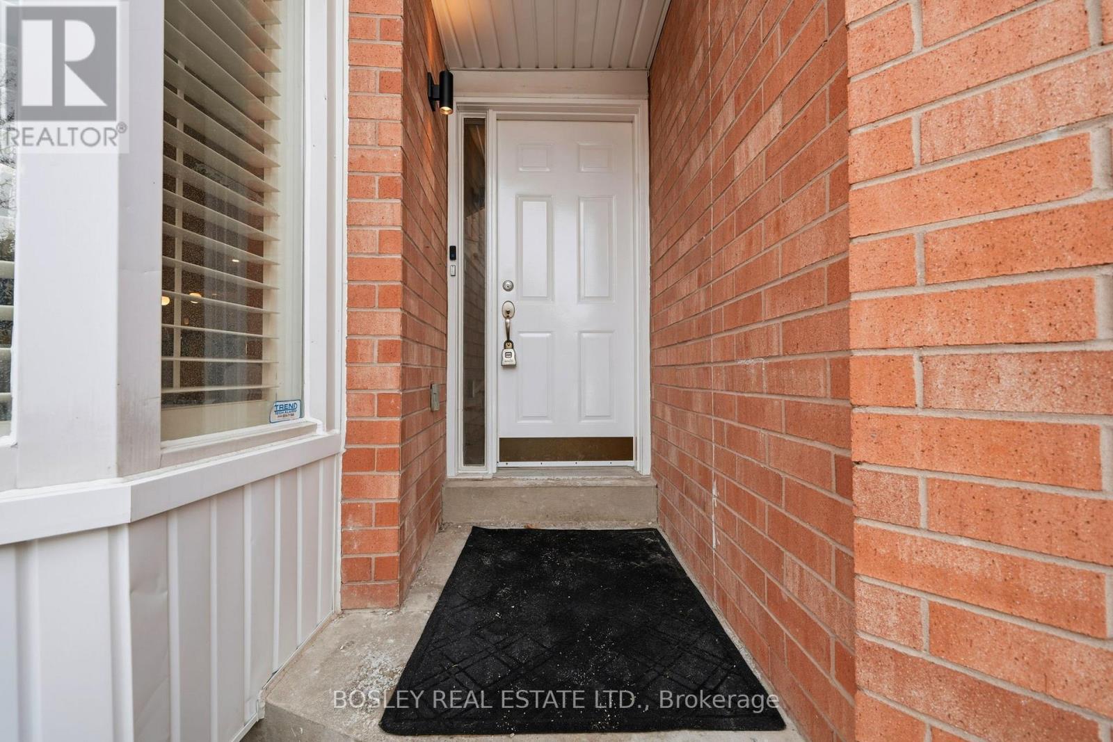 41 Dunsmore Crescent, Richmond Hill, Ontario  L4C 0C5 - Photo 3 - N12838540