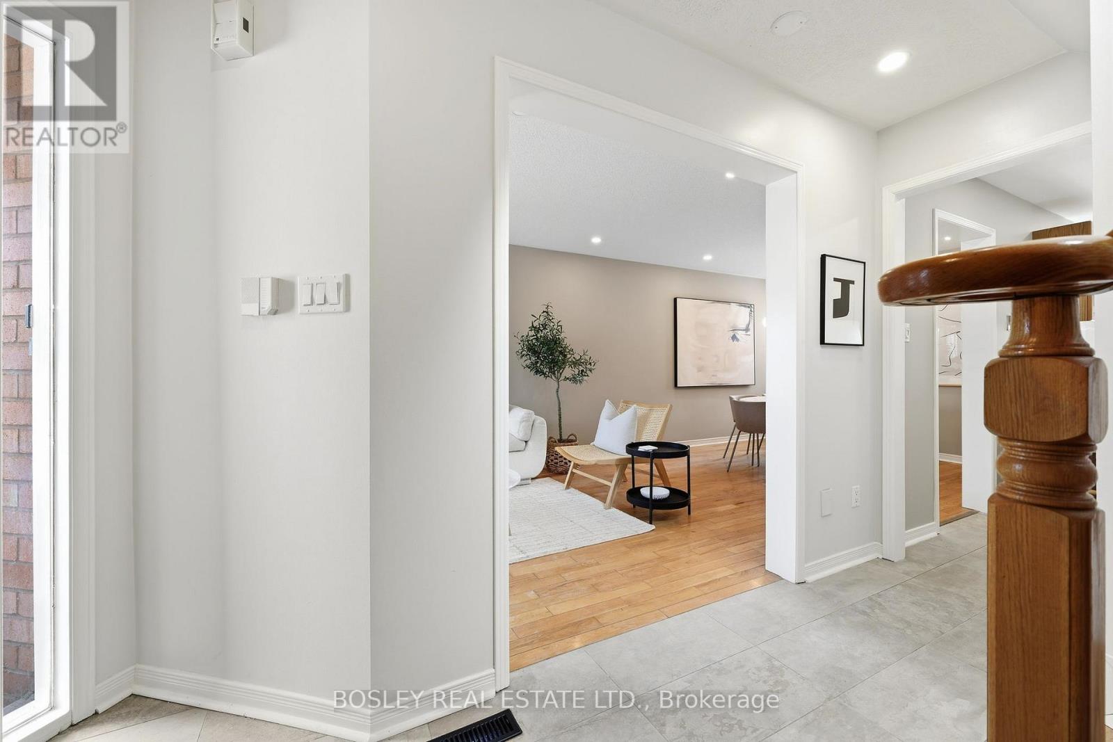 41 Dunsmore Crescent, Richmond Hill, Ontario  L4C 0C5 - Photo 4 - N12838540