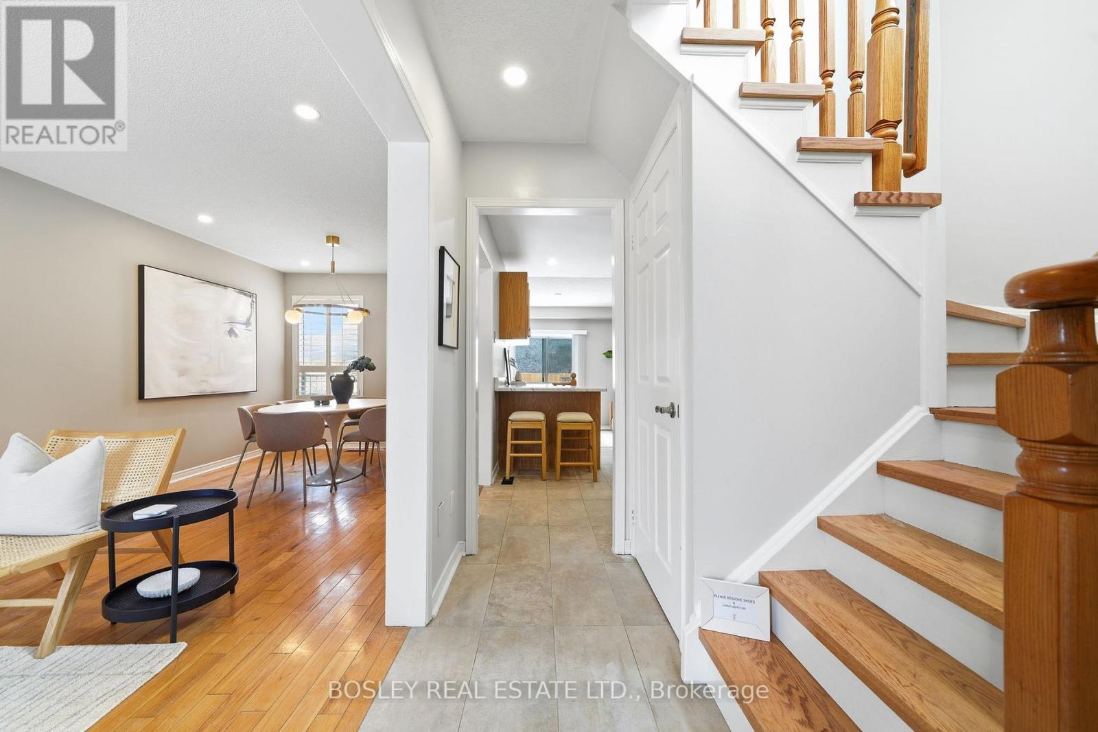 41 Dunsmore Crescent, Richmond Hill, Ontario  L4C 0C5 - Photo 5 - N12838540