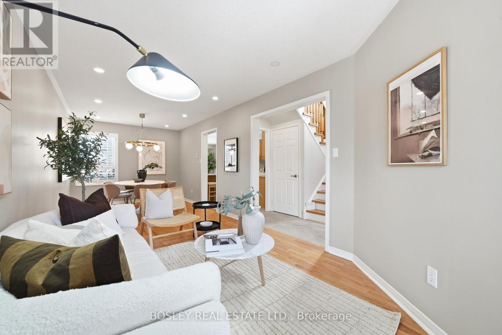 41 Dunsmore Crescent, Richmond Hill, Ontario  L4C 0C5 - Photo 7 - N12838540