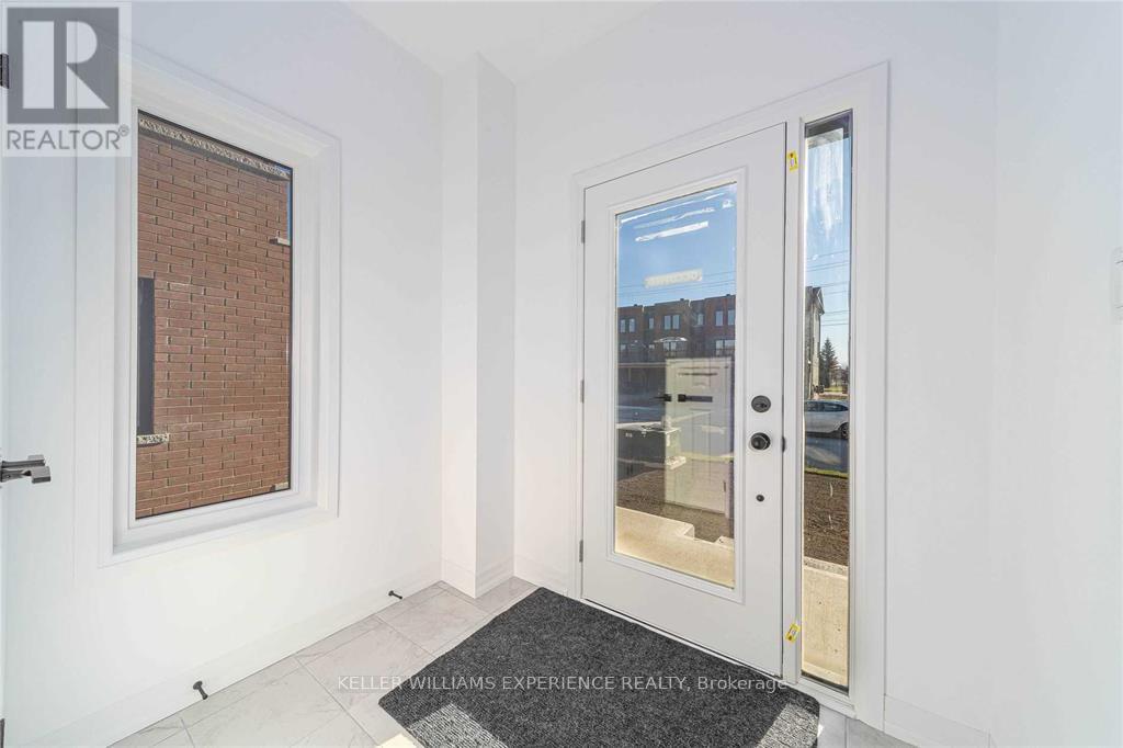 32 Fairlane Avenue, Barrie (Painswick North), Ontario  L9J 0M9 - Photo 2 - S12838600