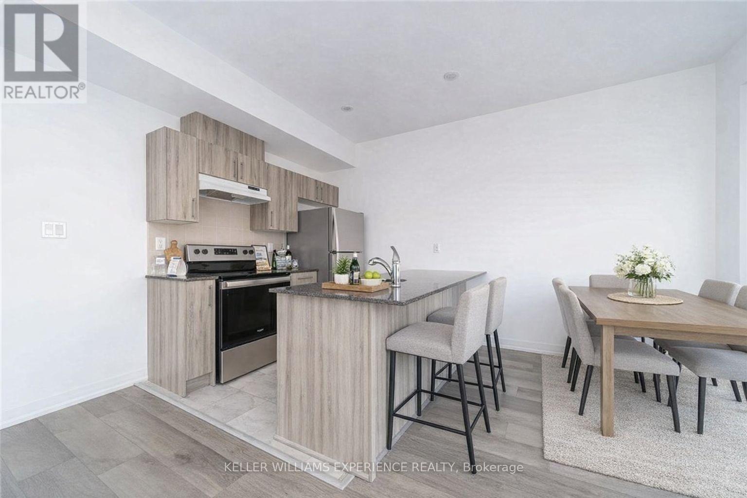 32 Fairlane Avenue, Barrie (Painswick North), Ontario  L9J 0M9 - Photo 3 - S12838600