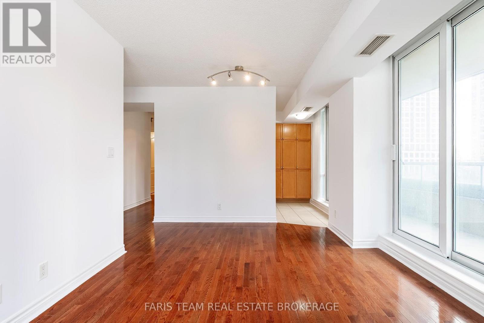 308 - 1 Elm Drive W, Mississauga, Ontario  L5B 4M1 - Photo 11 - W12838470