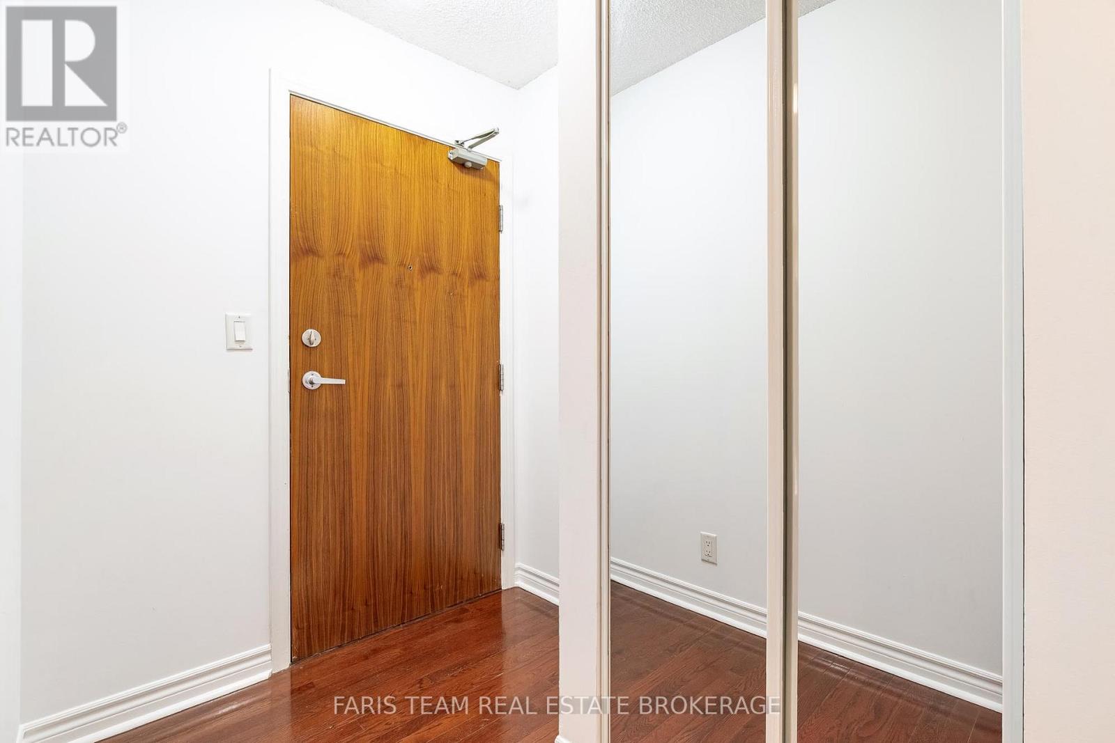 308 - 1 Elm Drive W, Mississauga, Ontario  L5B 4M1 - Photo 4 - W12838470