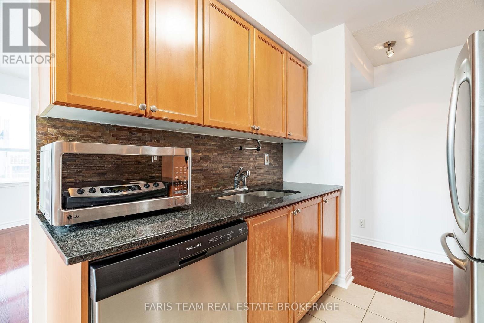 308 - 1 Elm Drive W, Mississauga, Ontario  L5B 4M1 - Photo 6 - W12838470