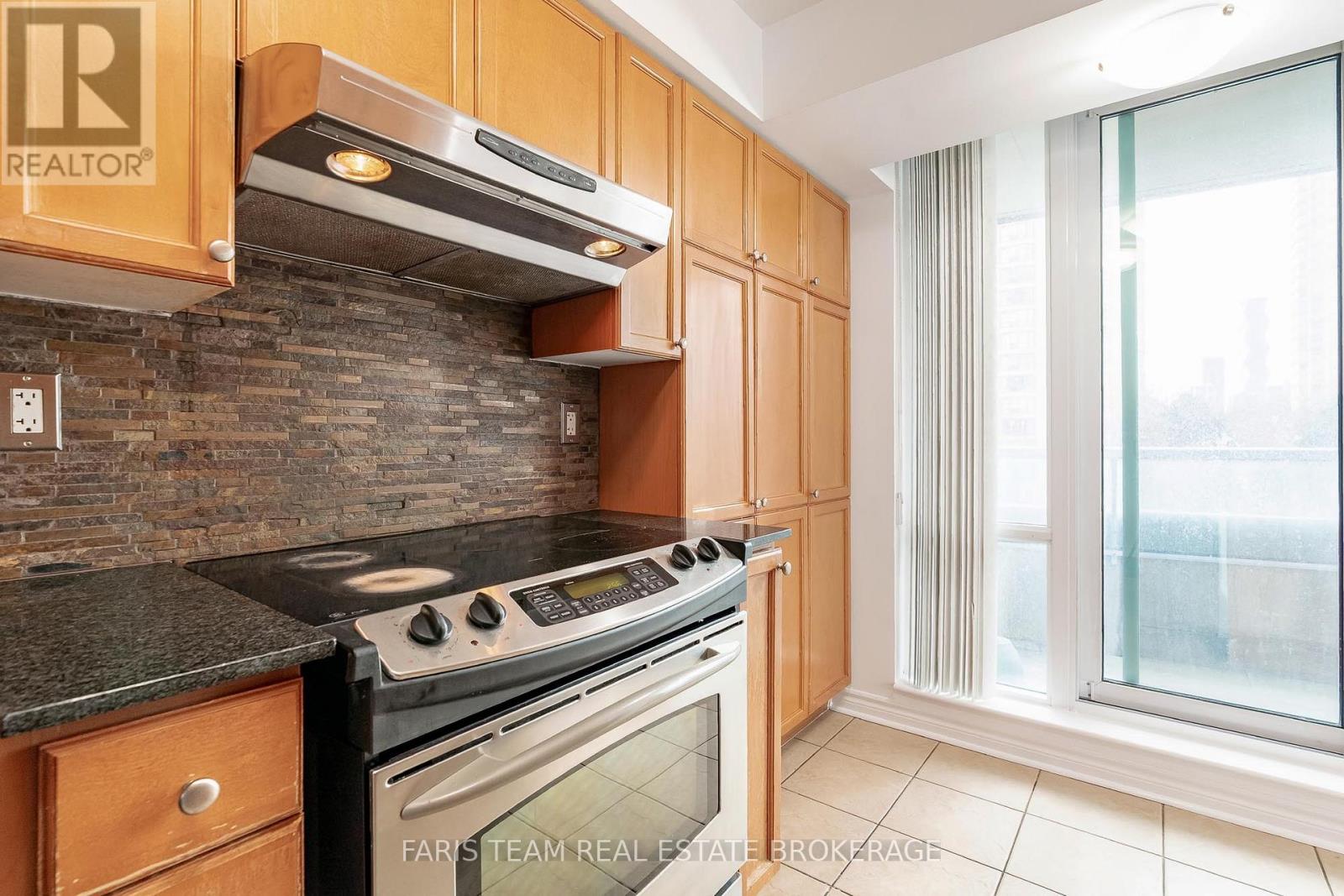 308 - 1 Elm Drive W, Mississauga, Ontario  L5B 4M1 - Photo 8 - W12838470