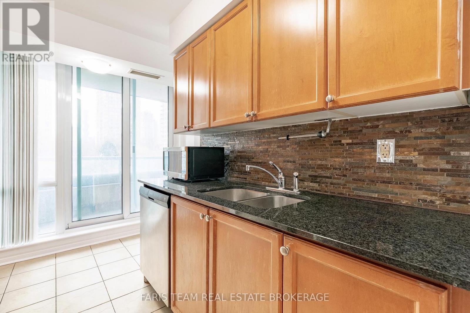 308 - 1 Elm Drive W, Mississauga, Ontario  L5B 4M1 - Photo 9 - W12838470