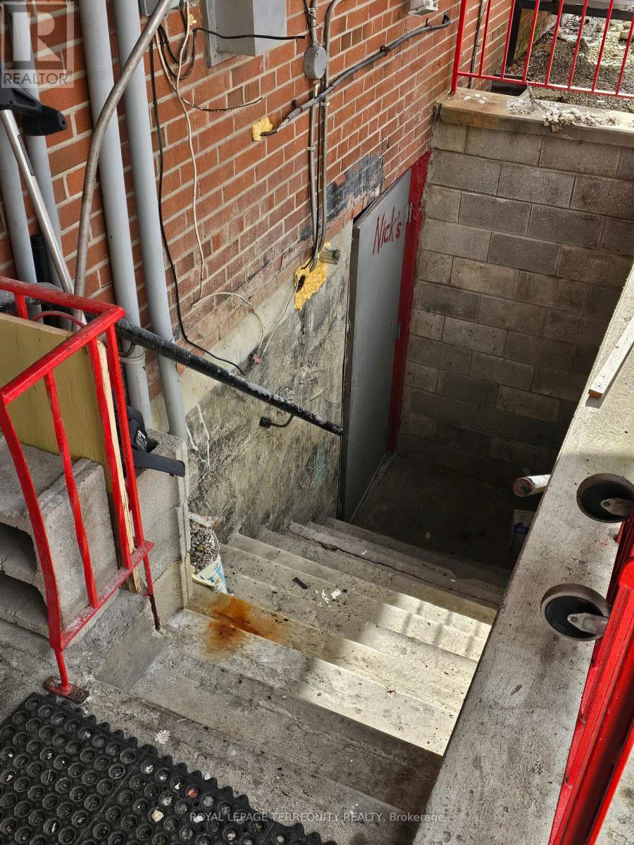 939 Lakeshore Road E, Mississauga, Ontario  L5E 1E3 - Photo 4 - W12838514