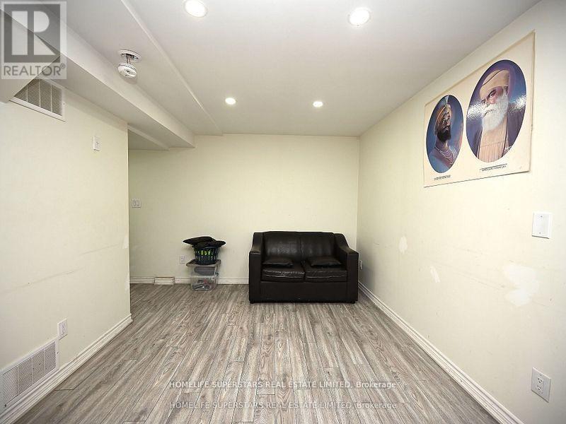 20 Bexley Court, Brampton, Ontario  L6W 4B2 - Photo 36 - W12838520