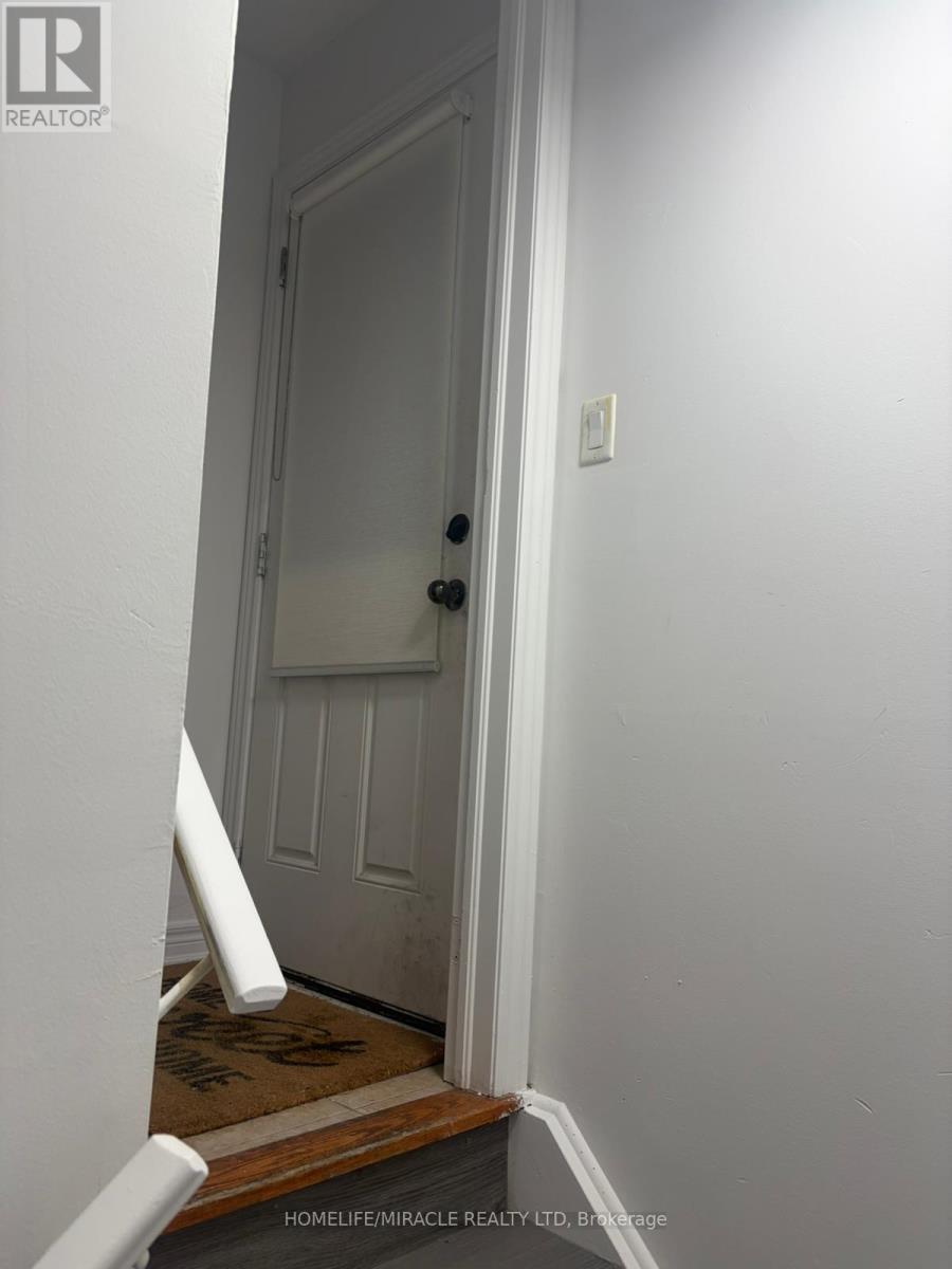 98 Speedwell Street, Brampton, Ontario  L6X 5H1 - Photo 2 - W12838522