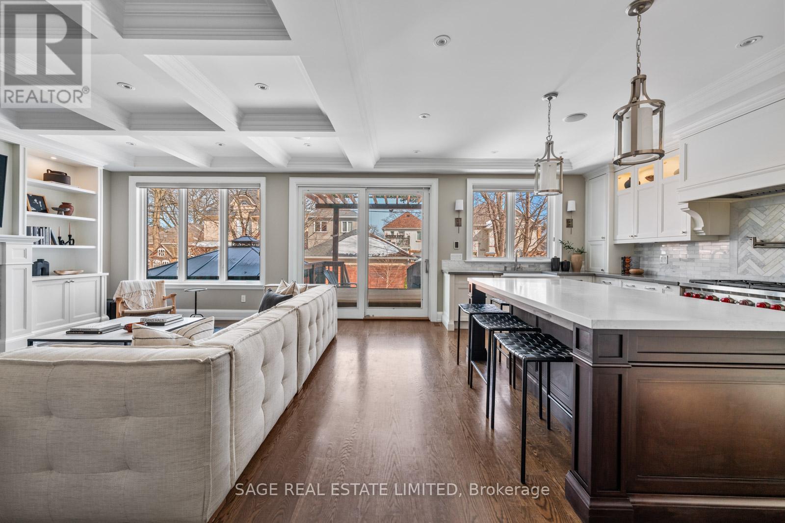 925 Royal York Road, Toronto (Stonegate-Queensway), Ontario  M8Y 2V8 - Photo 11 - W12838594