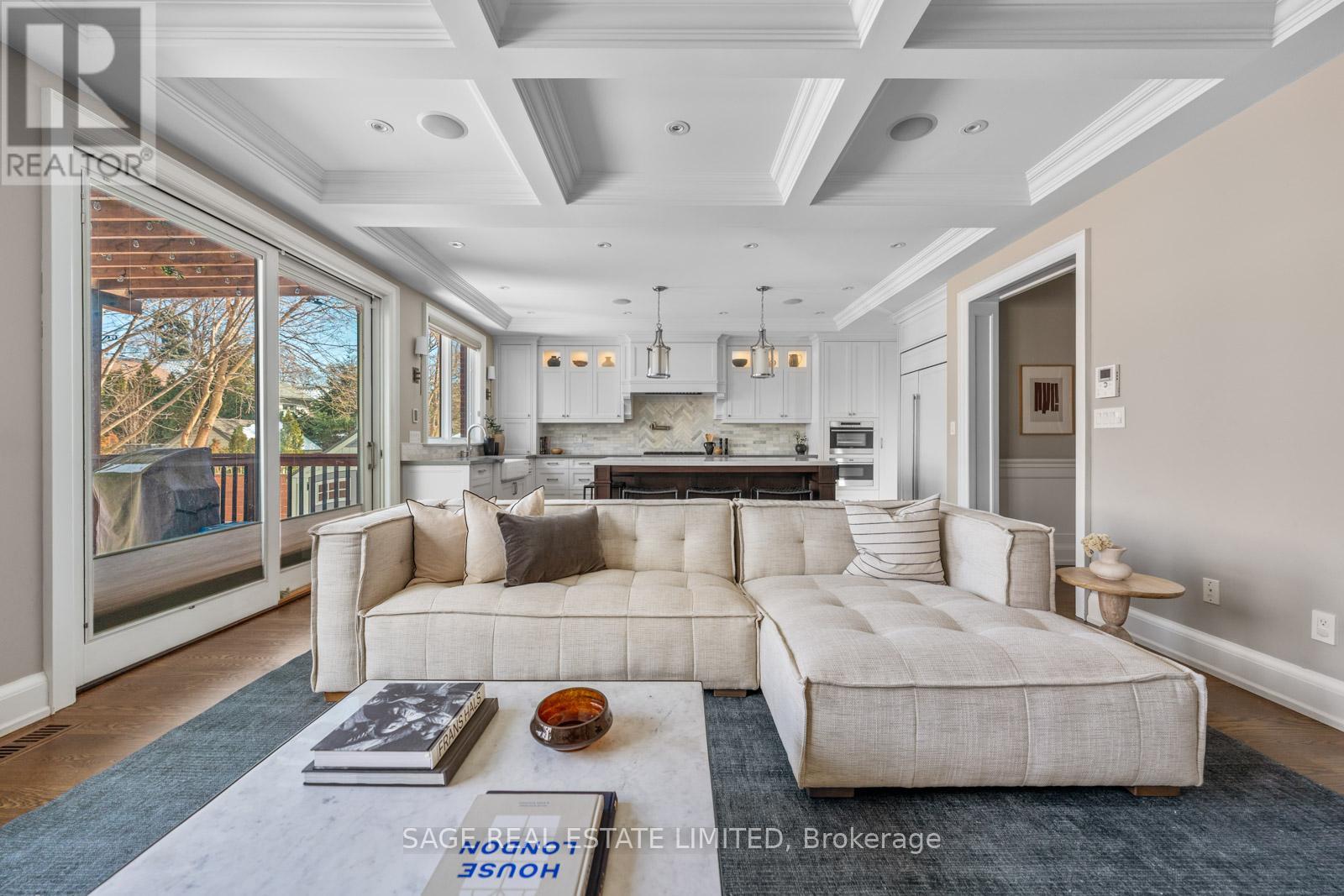 925 Royal York Road, Toronto (Stonegate-Queensway), Ontario  M8Y 2V8 - Photo 12 - W12838594