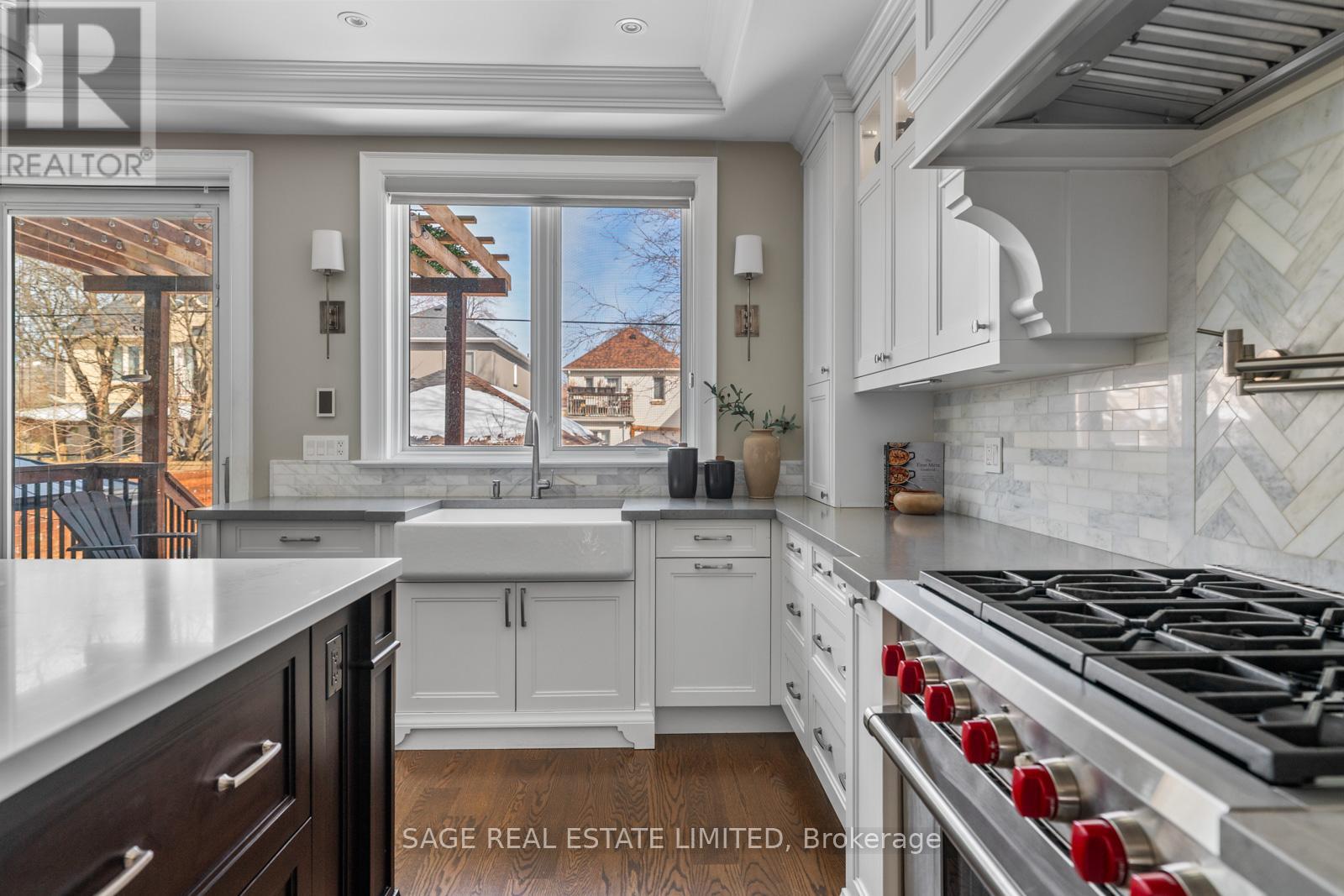 925 Royal York Road, Toronto (Stonegate-Queensway), Ontario  M8Y 2V8 - Photo 18 - W12838594