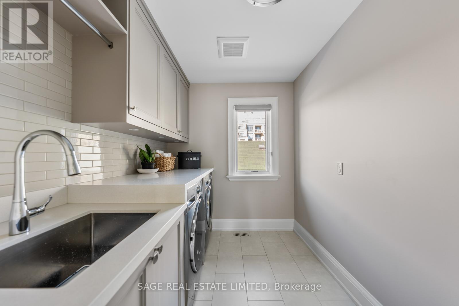 925 Royal York Road, Toronto (Stonegate-Queensway), Ontario  M8Y 2V8 - Photo 22 - W12838594