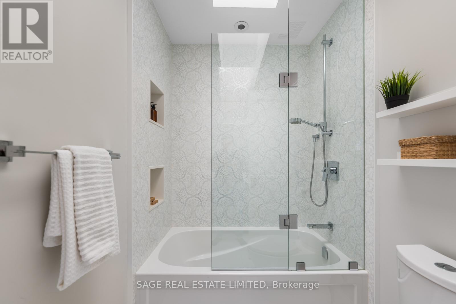 925 Royal York Road, Toronto (Stonegate-Queensway), Ontario  M8Y 2V8 - Photo 26 - W12838594