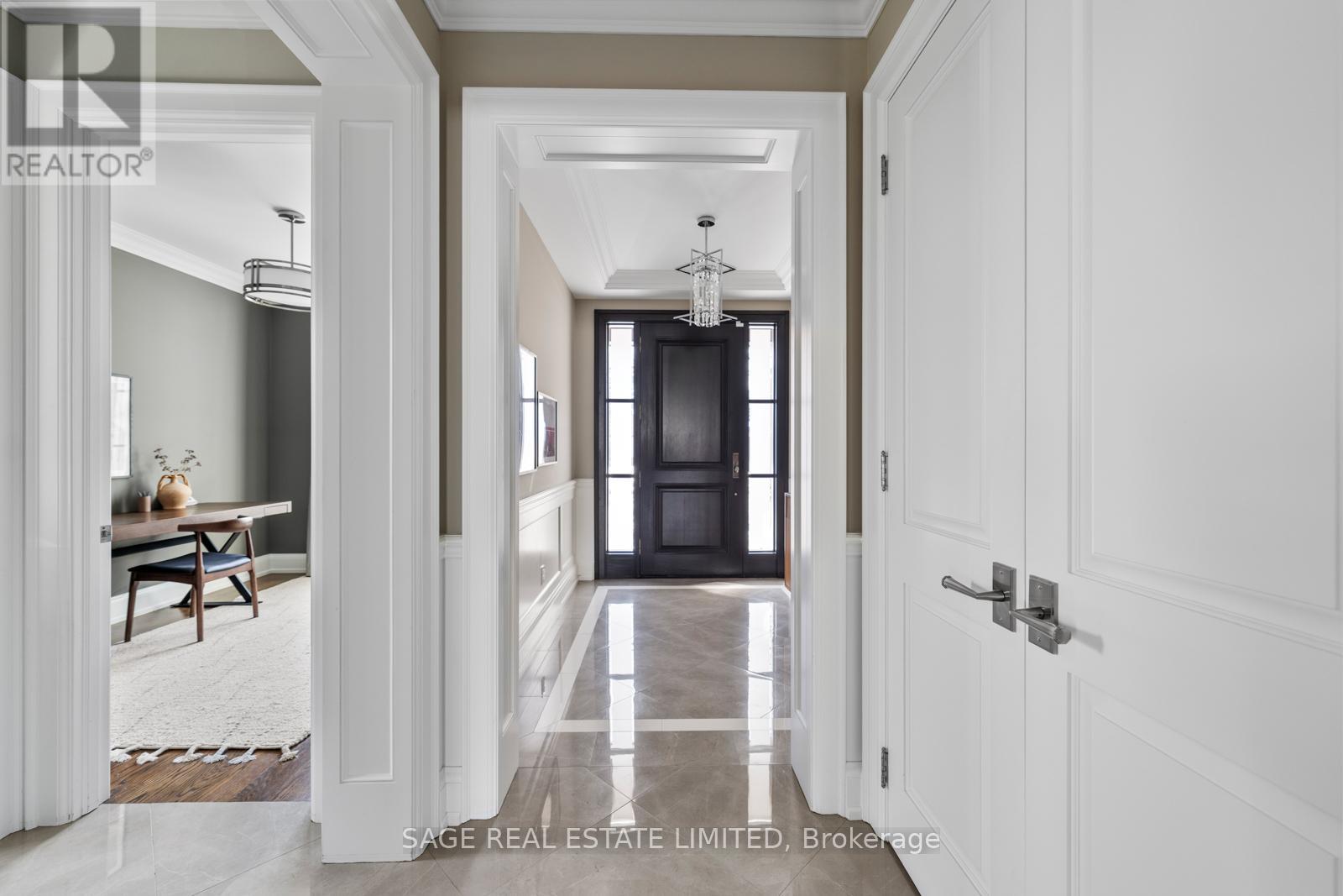 925 Royal York Road, Toronto (Stonegate-Queensway), Ontario  M8Y 2V8 - Photo 3 - W12838594