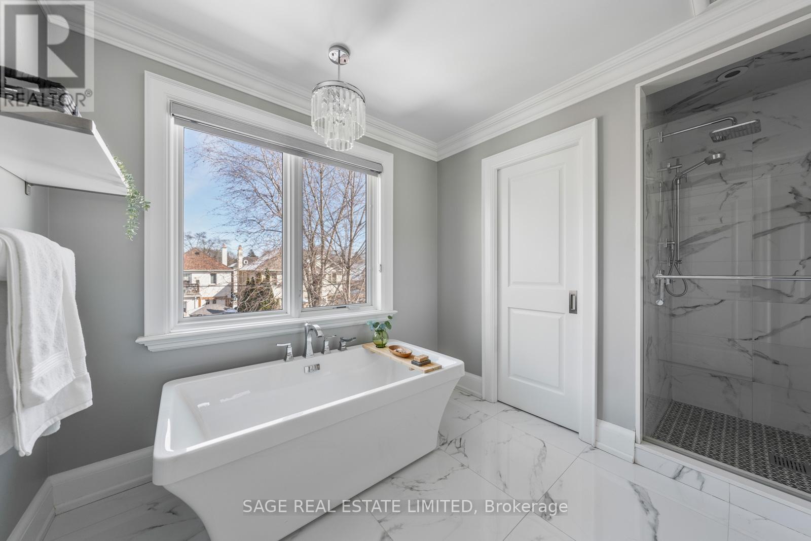 925 Royal York Road, Toronto (Stonegate-Queensway), Ontario  M8Y 2V8 - Photo 37 - W12838594