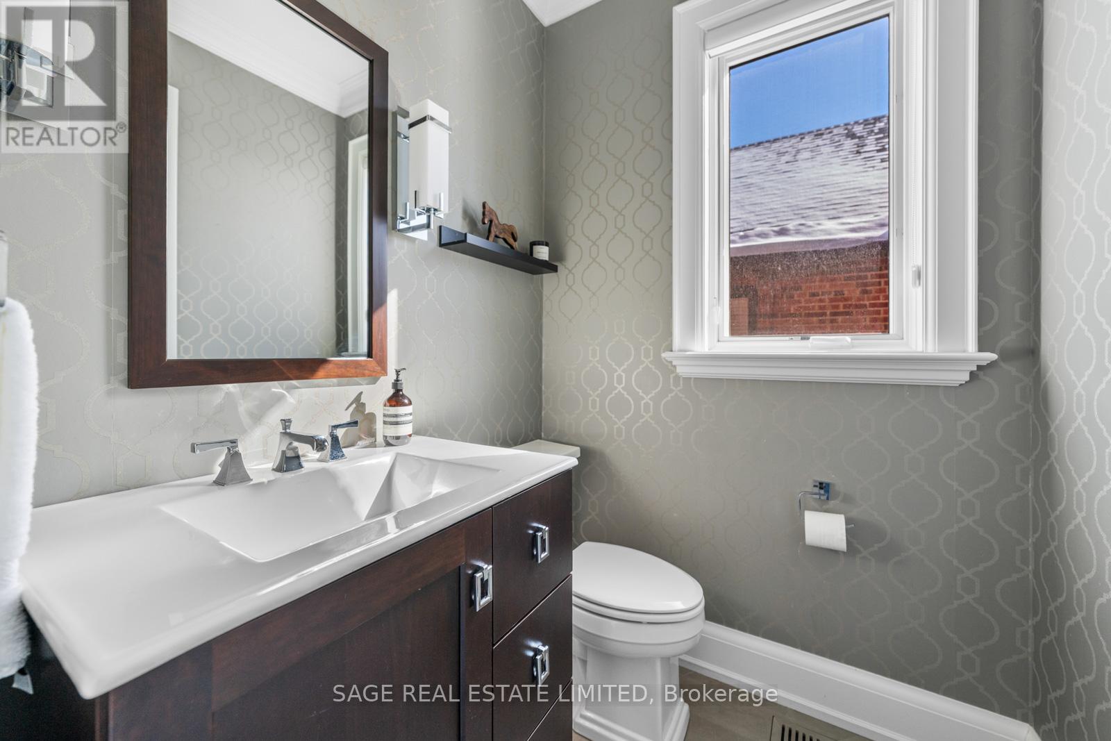 925 Royal York Road, Toronto (Stonegate-Queensway), Ontario  M8Y 2V8 - Photo 6 - W12838594