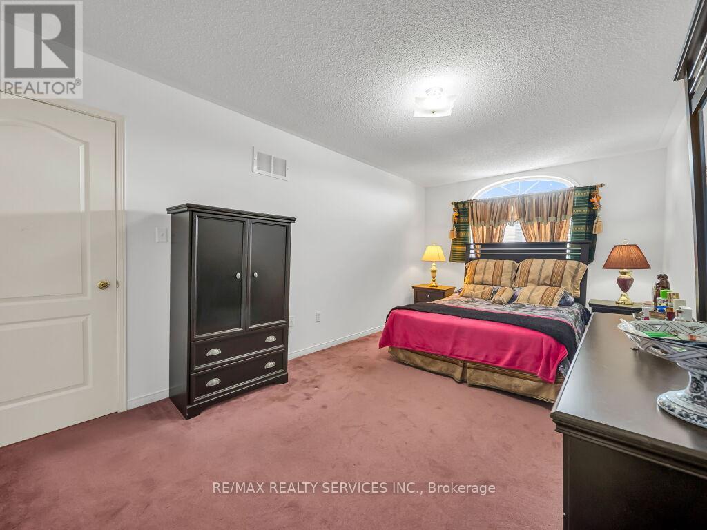 118 Queen Mary Drive, Brampton, Ontario  L7A 2R5 - Photo 21 - W12838610