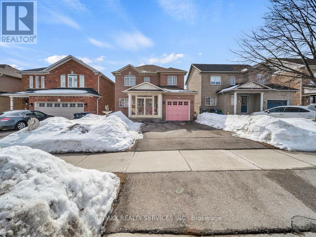 118 Queen Mary Drive, Brampton, Ontario  L7A 2R5 - Photo 3 - W12838610