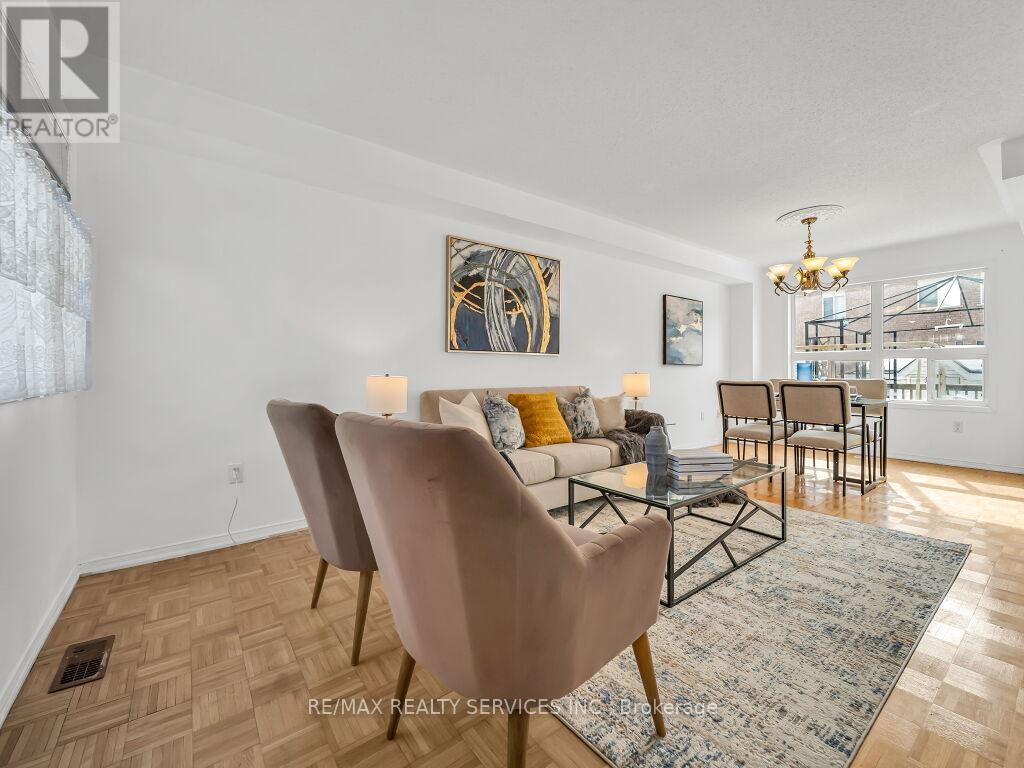 118 Queen Mary Drive, Brampton, Ontario  L7A 2R5 - Photo 6 - W12838610