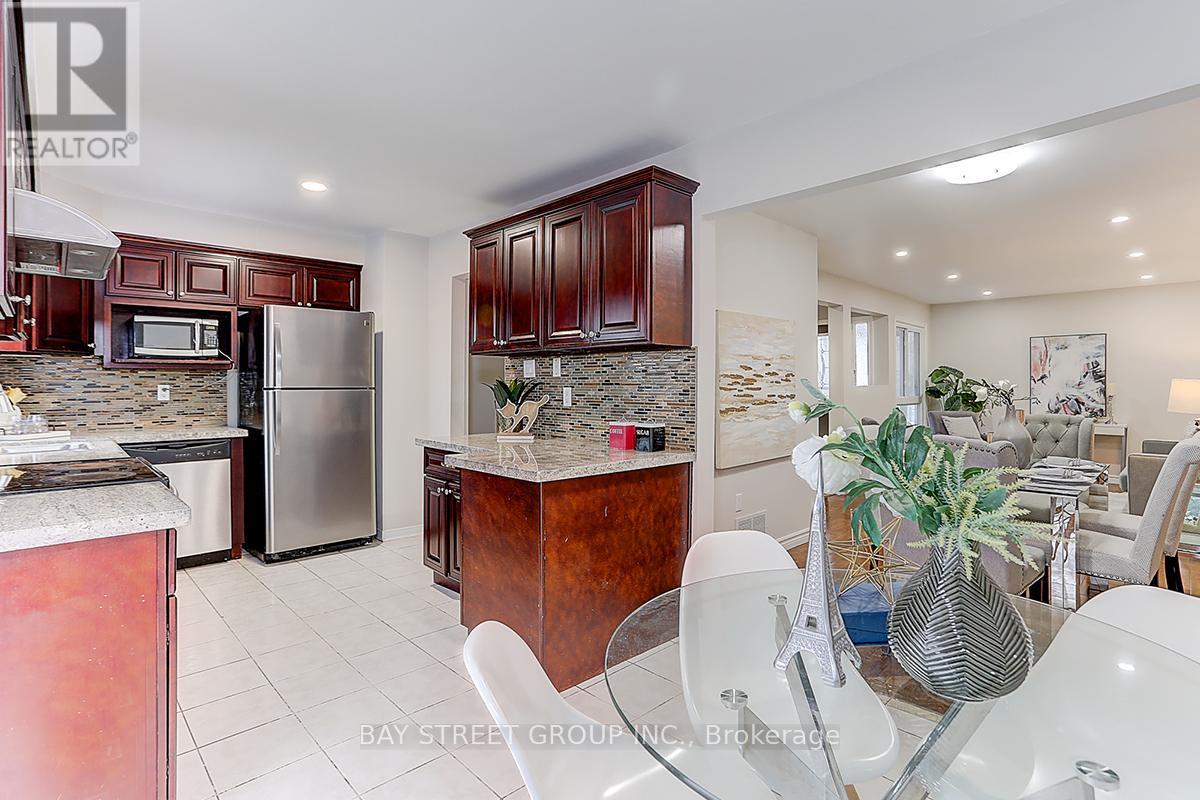 182 Risebrough Circuit, Markham, Ontario  L3R 3E3 - Photo 21 - N12813876