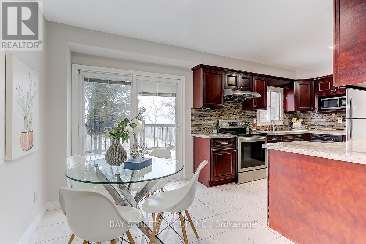 182 Risebrough Circuit, Markham, Ontario  L3R 3E3 - Photo 17 - N12813876