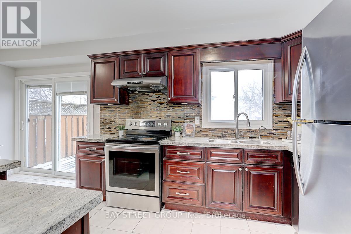 182 Risebrough Circuit, Markham, Ontario  L3R 3E3 - Photo 22 - N12813876