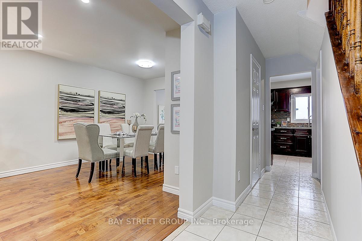 182 Risebrough Circuit, Markham, Ontario  L3R 3E3 - Photo 6 - N12813876