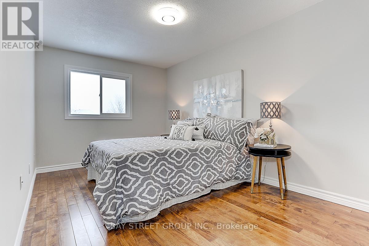 182 Risebrough Circuit, Markham, Ontario  L3R 3E3 - Photo 33 - N12813876