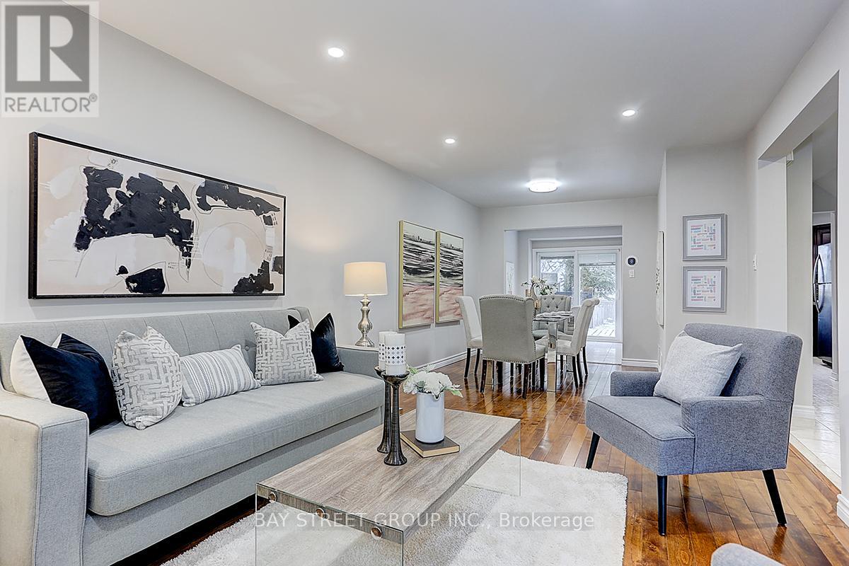 182 Risebrough Circuit, Markham, Ontario  L3R 3E3 - Photo 11 - N12813876