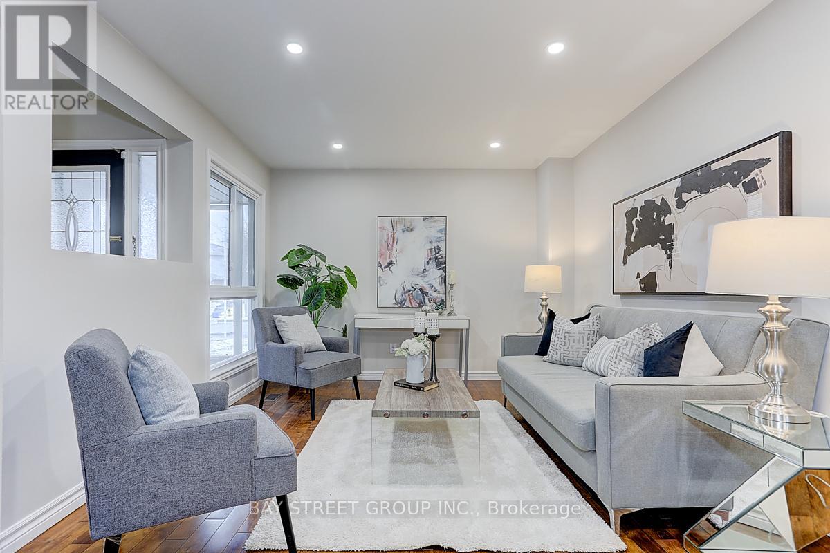 182 Risebrough Circuit, Markham, Ontario  L3R 3E3 - Photo 8 - N12813876