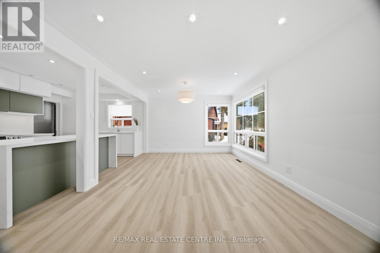 Apt. A (Upper) - 70 Beaverbrook Avenue, Toronto, Ontario  M9B 2N6 - Photo 4 - W12810348