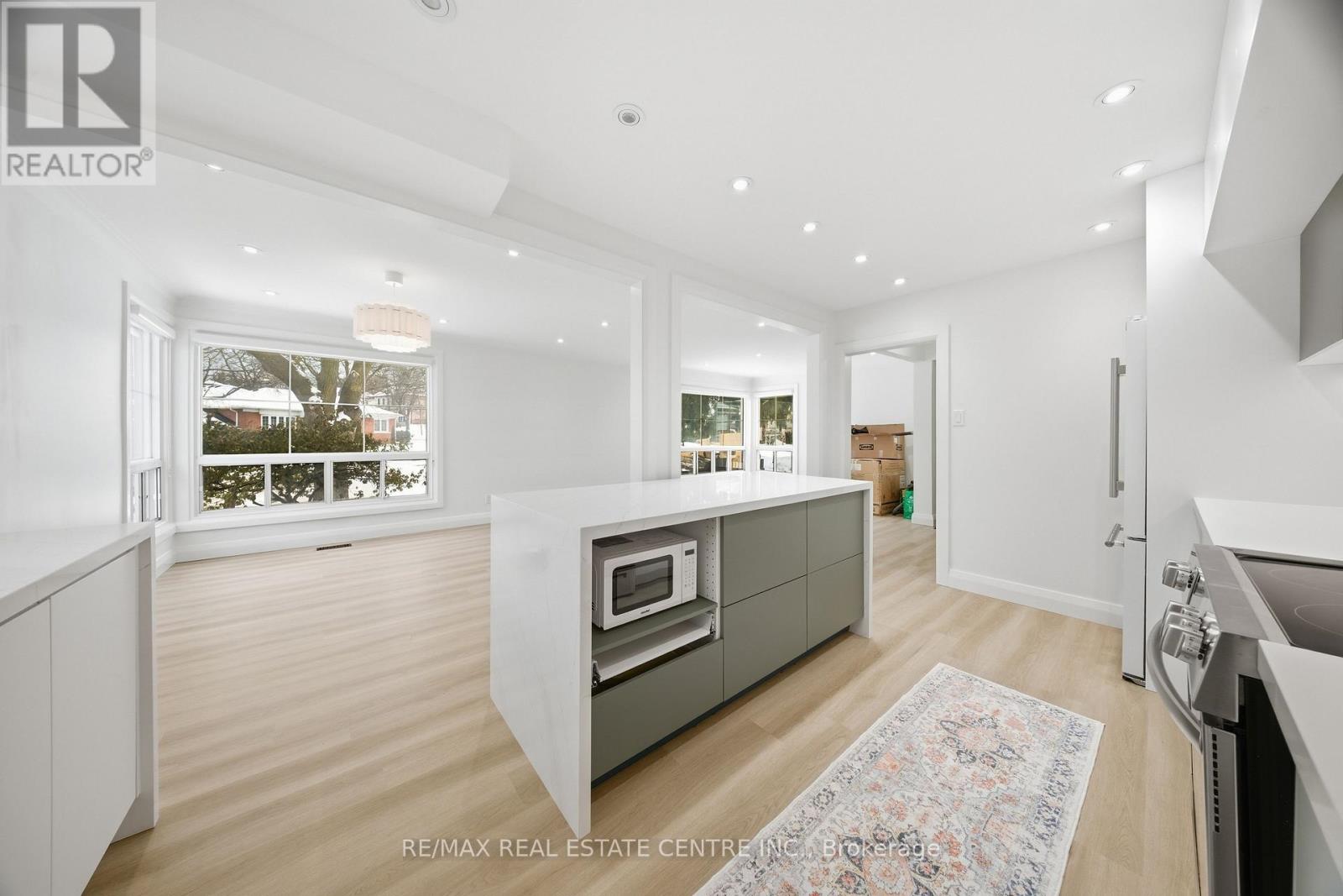 Apt. A (Upper) - 70 Beaverbrook Avenue, Toronto, Ontario  M9B 2N6 - Photo 5 - W12810348