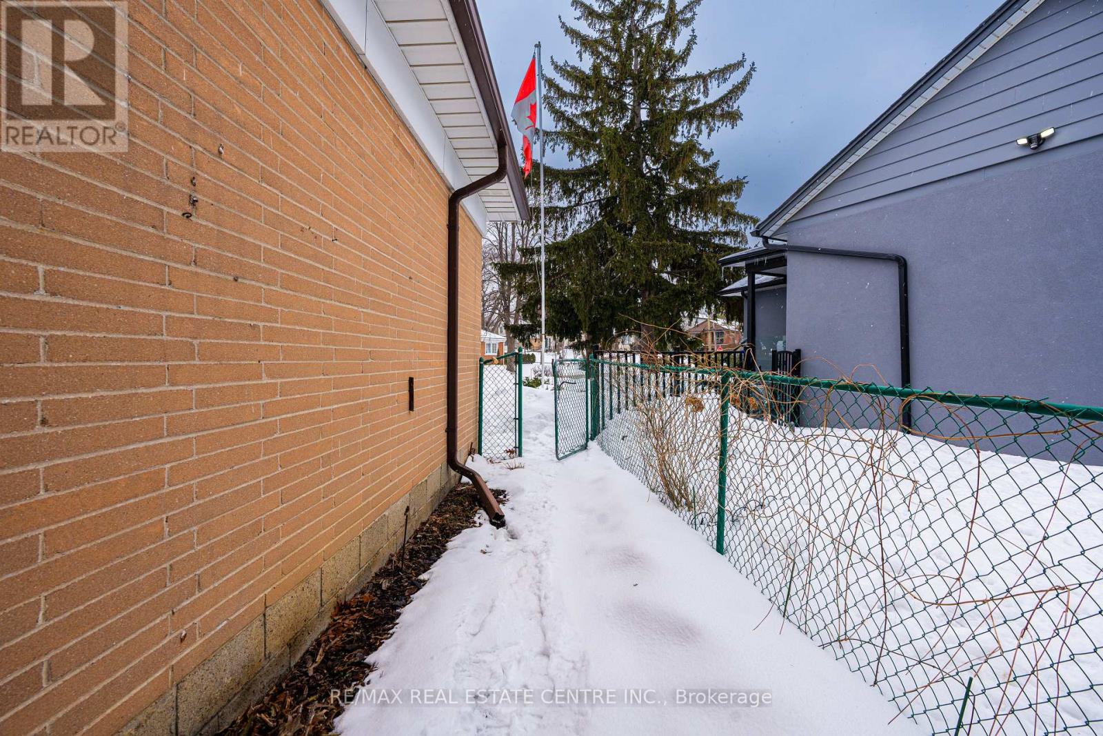 Apt B (Lower) - 70 Beaverbrook Avenue, Toronto, Ontario  M9B 2N6 - Photo 13 - W12810350