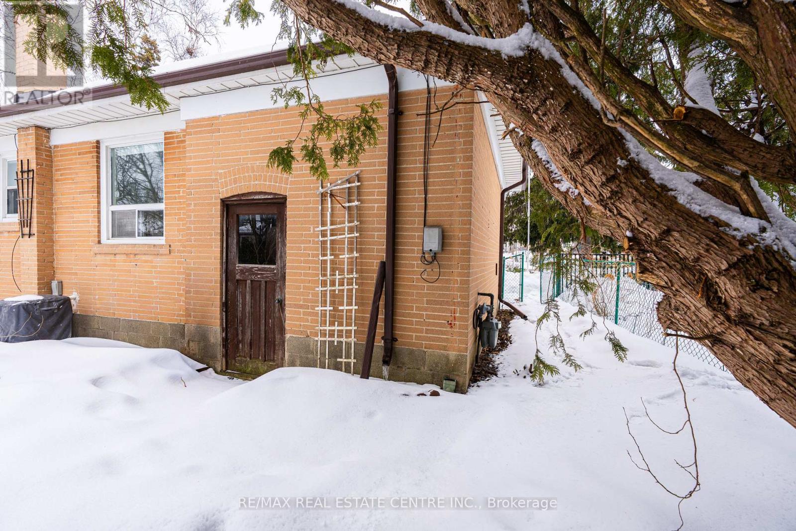 Apt B (Lower) - 70 Beaverbrook Avenue, Toronto, Ontario  M9B 2N6 - Photo 14 - W12810350