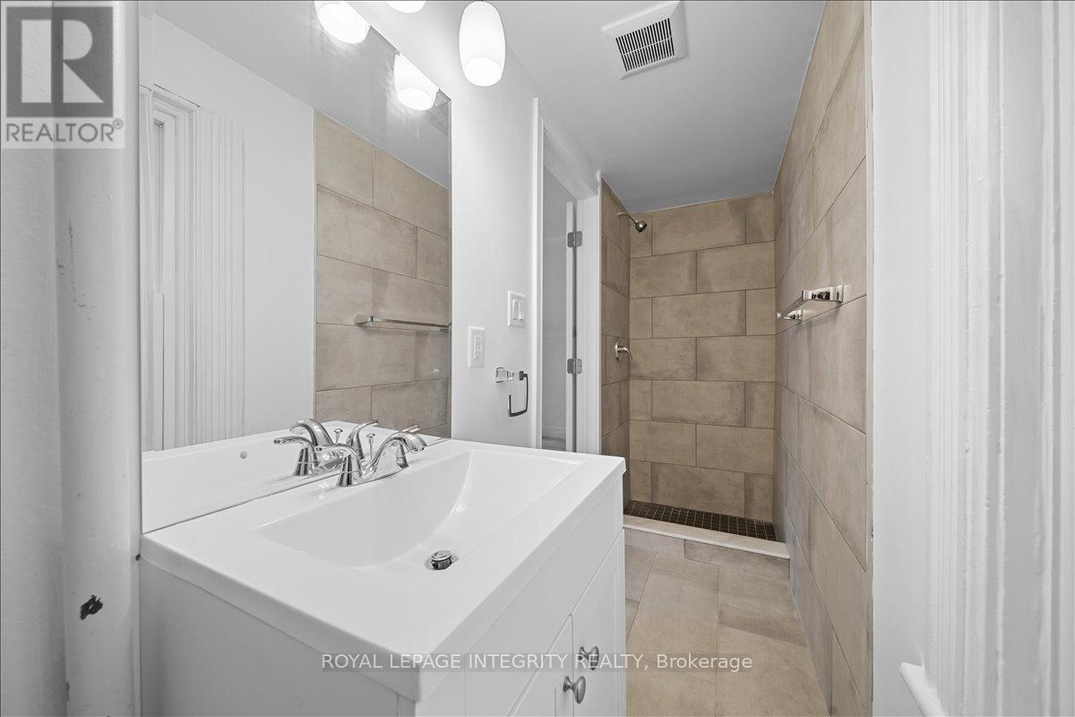 1 - 247 Flora Street, Ottawa, Ontario  K1R 5R8 - Photo 17 - X12838620