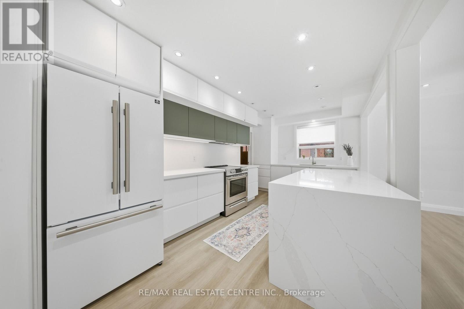 Apt. A (Upper) - 70 Beaverbrook Avenue, Toronto, Ontario  M9B 2N6 - Photo 6 - W12810348