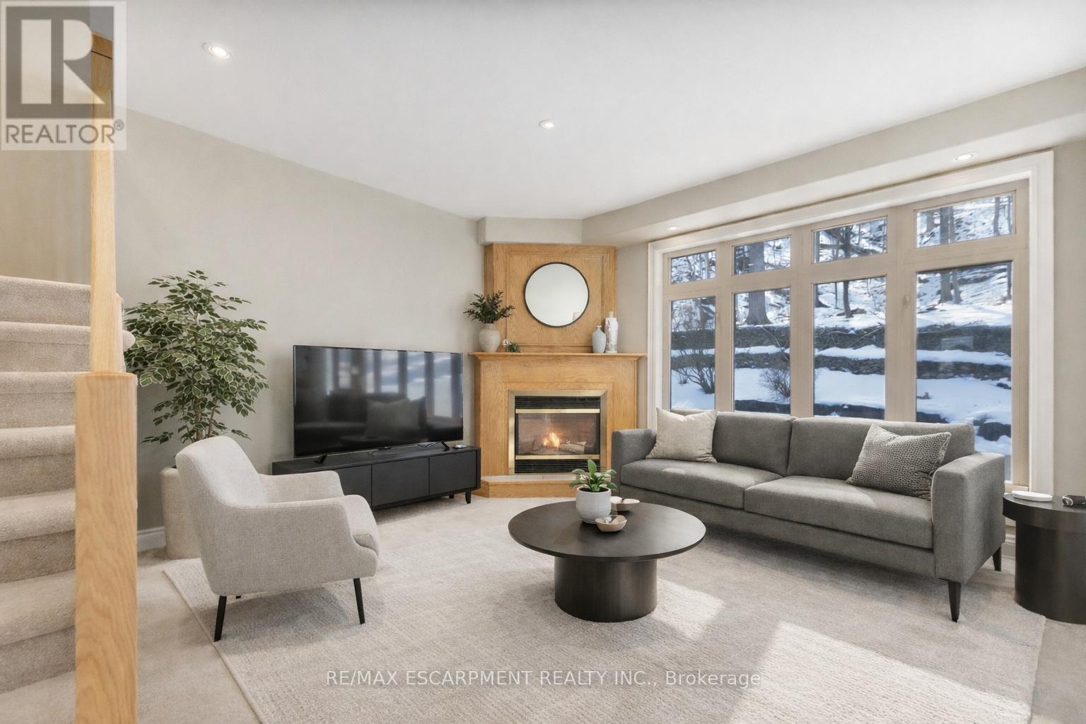 130 Dorchester Drive, Grimsby, Ontario  L3M 1A8 - Photo 11 - X12838456