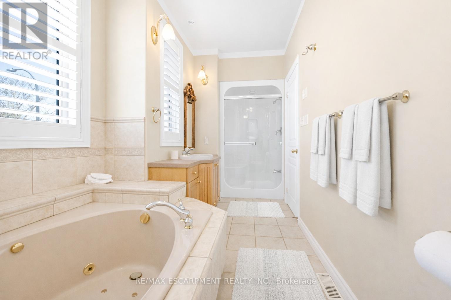 130 Dorchester Drive, Grimsby, Ontario  L3M 1A8 - Photo 19 - X12838456