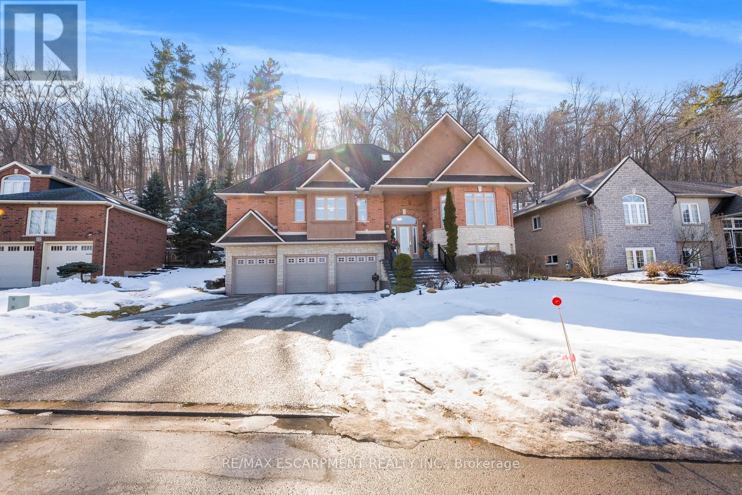 130 Dorchester Drive, Grimsby, Ontario  L3M 1A8 - Photo 2 - X12838456