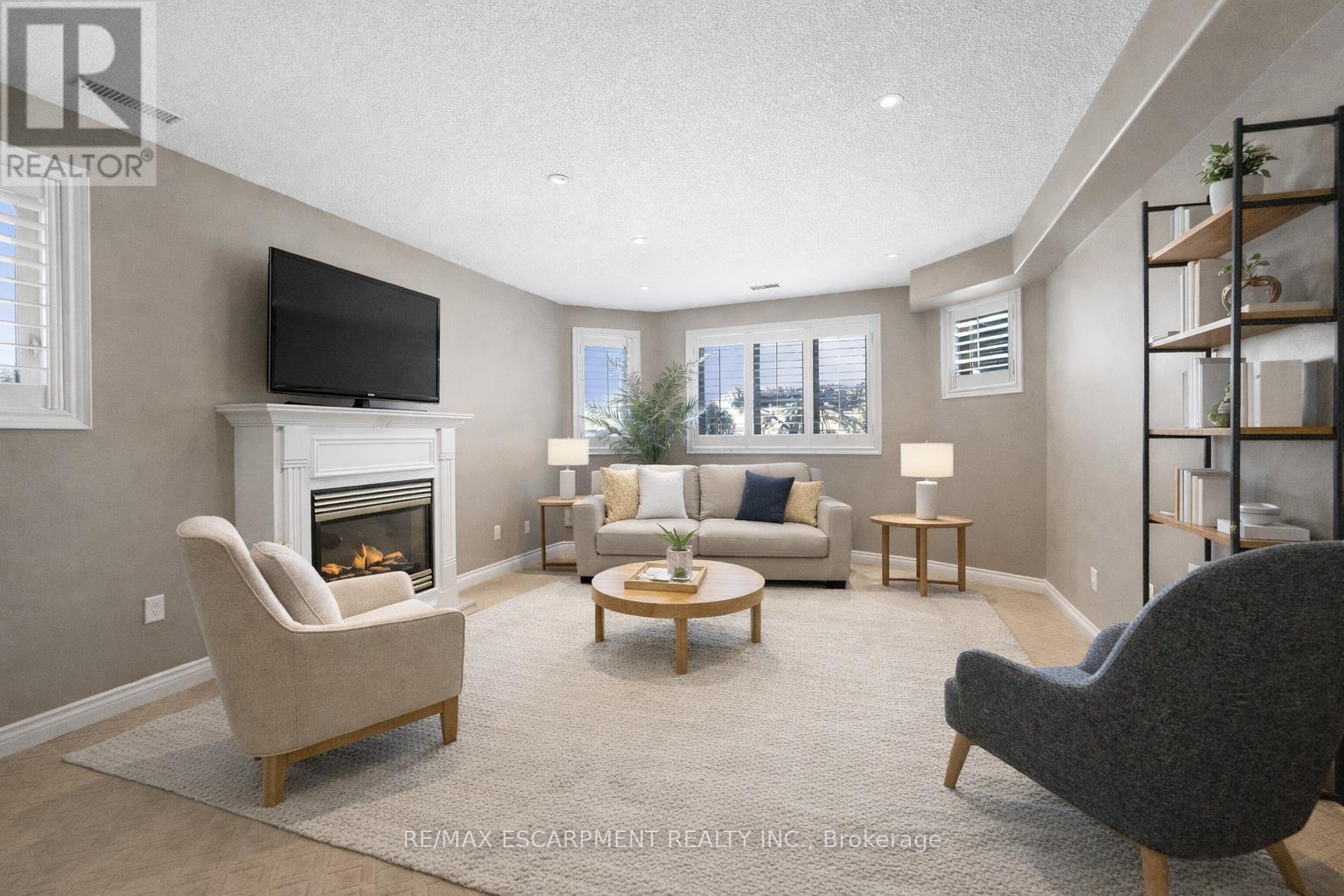 130 Dorchester Drive, Grimsby, Ontario  L3M 1A8 - Photo 25 - X12838456